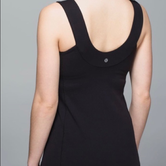 Lululemon 🍋 Scoop Neck Tank size 4 in black. - Picture 2 of 8